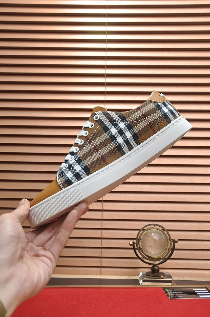Men's shoes💰480💶[Burberry] (cowhide lining) classic low-top sneakers｜Imported cowhide with classic plaid fabric｜Cow leather lining｜Original outsole｜Fine workmanship and comfortable to wear Size: 38-44 (customized at 45)